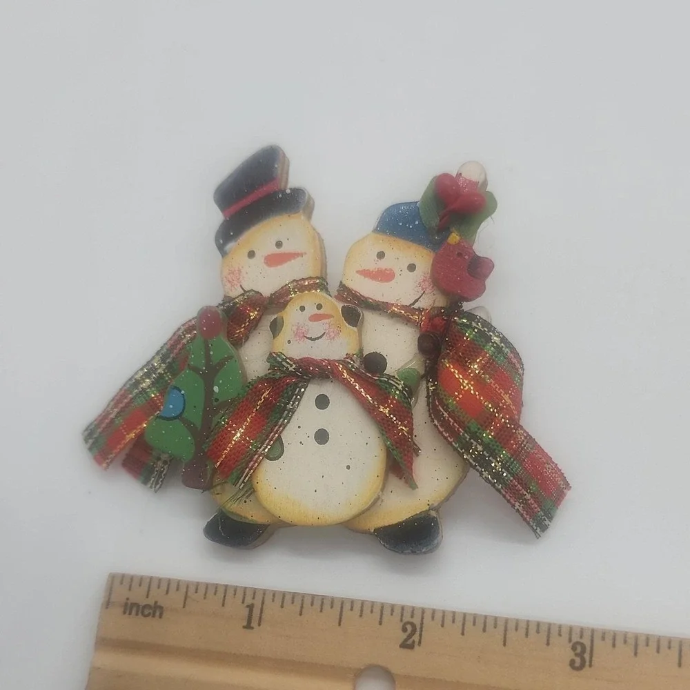 Vintage wooden winter holiday happy‎ Snowman family brooch pin